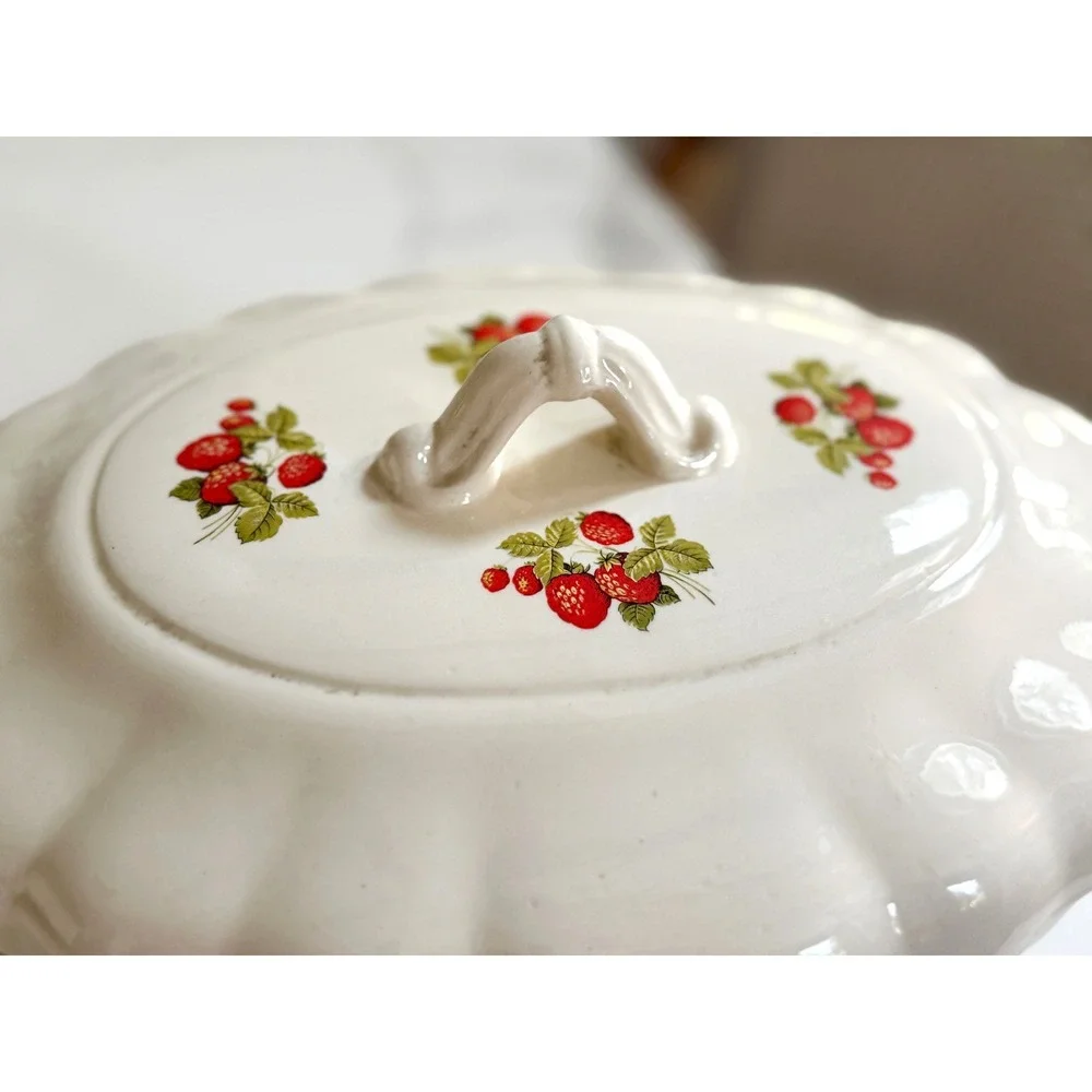 Vintage Strawberry Ceramic Lidded‎ Soup Tureen Scalloped Footed Serving Dish